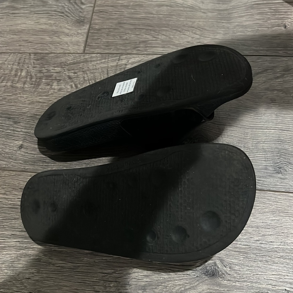 Off white pool slides - Picture 4 of 10
